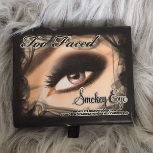 Too faced Smokey eye shadow pallet
